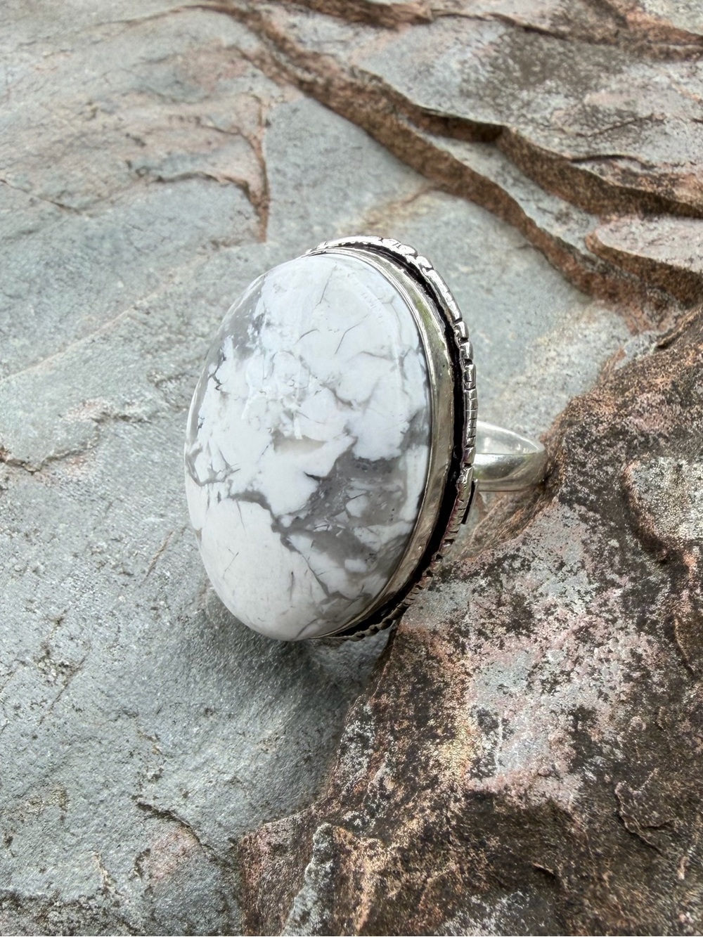 Vintage White Howlite Cabochon Silver Statement Ring